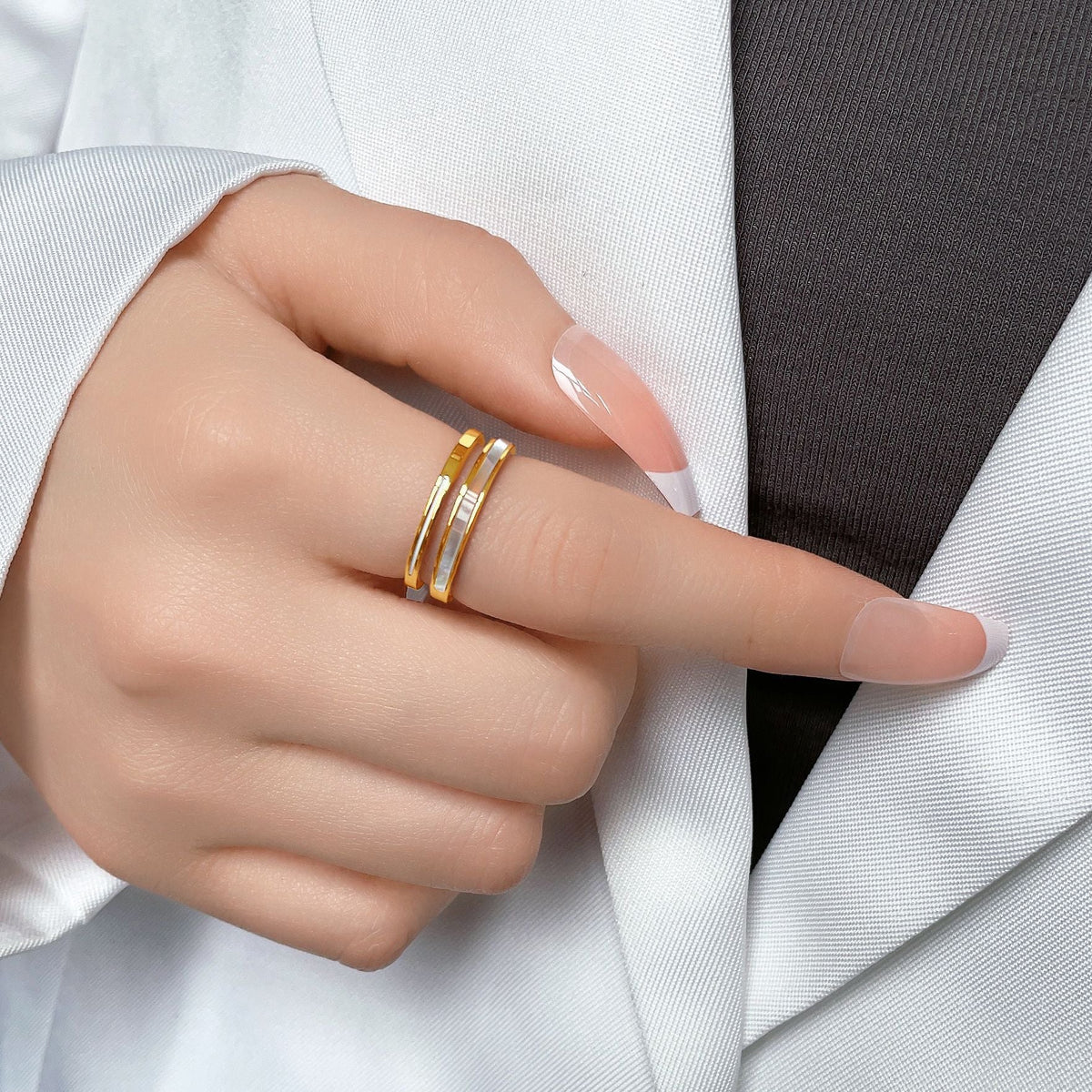 Bague élégante pour femme au design superposé