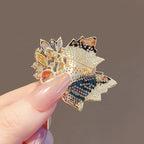 Broche feuille avec cristaux scintillants
