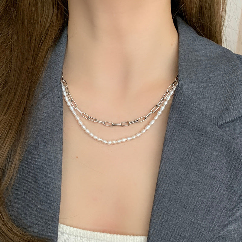 Collier pour femme avec mélange moderne de perles et de chaînes