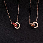 Collier à pendentif anneaux entrelacés élégant pour femme