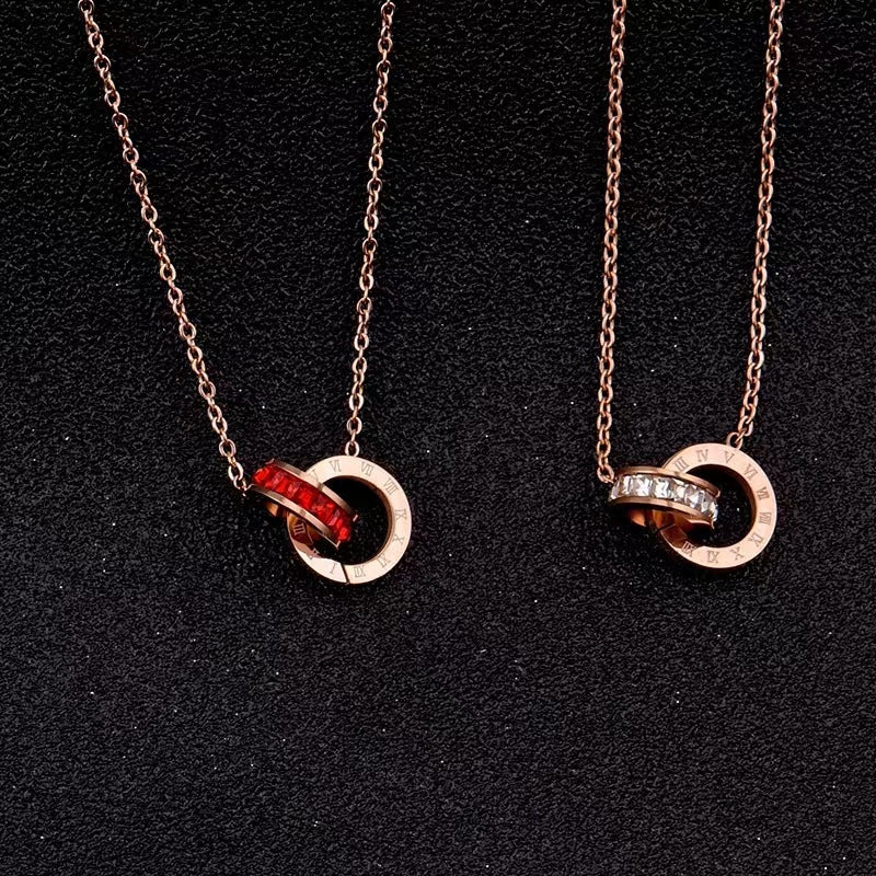 Collier à pendentif anneaux entrelacés élégant pour femme