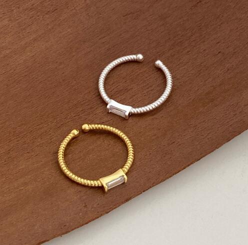 Offener Ring mit Kristall