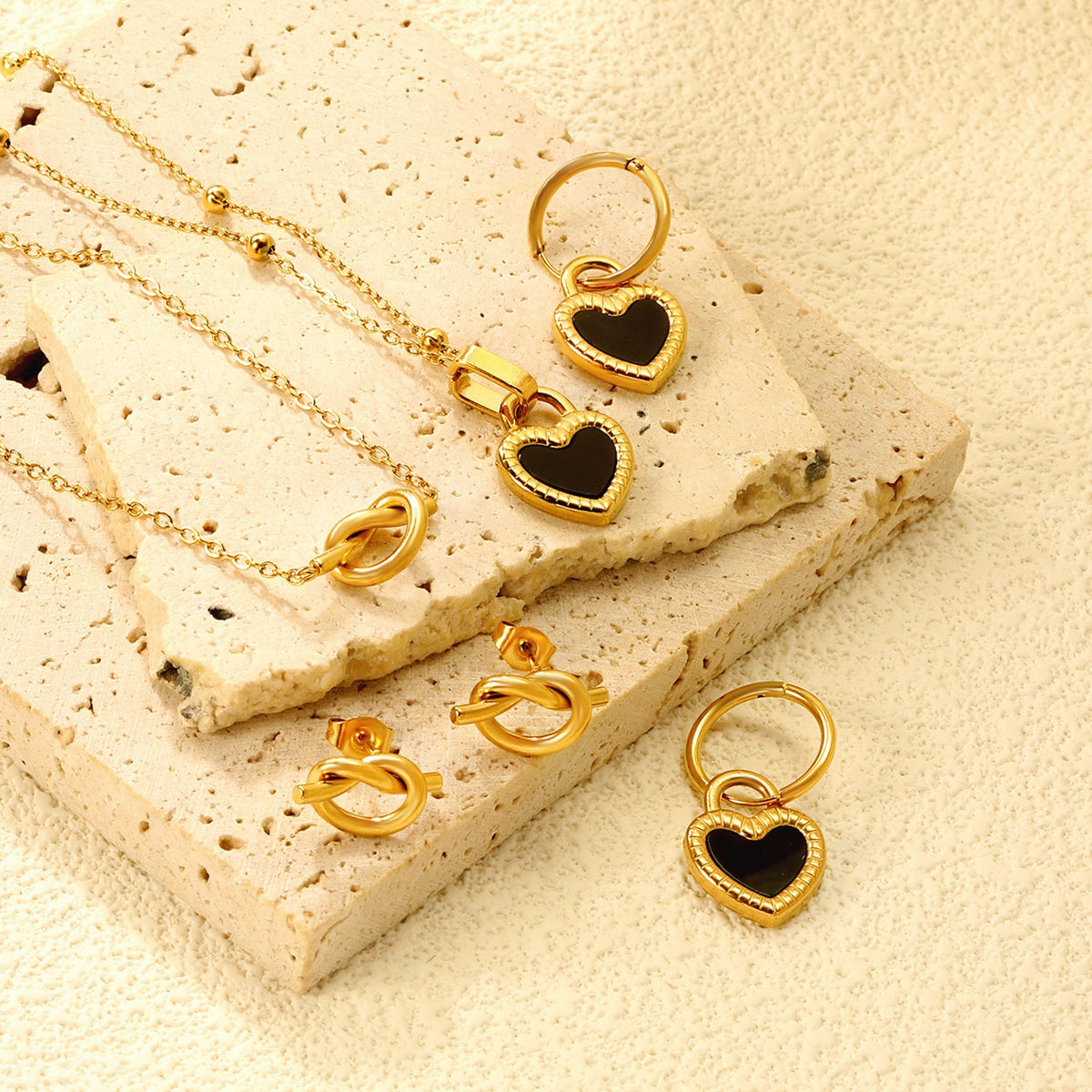 Parure de bijoux pour femme avec pendentif cœur noir