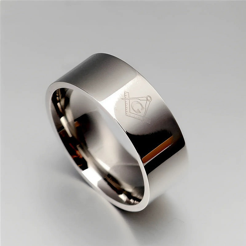 Bague pour homme avec surface polie et symbole