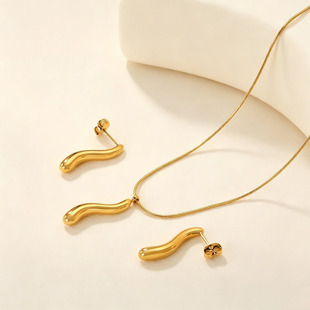 Parure de bijoux pour femme avec pendentif élégant et boucles d'oreilles