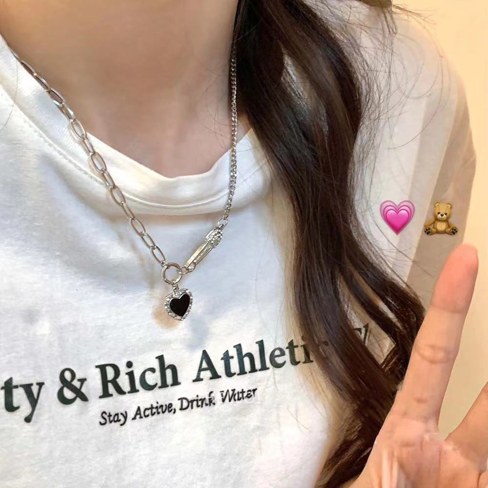 Collier avec pendentif en forme de cœur