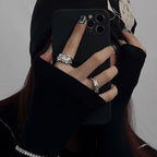 Bague ouverte pour femme au design moderne et torsadé