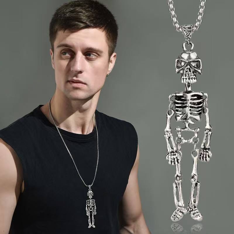 Collier avec pendentif squelette