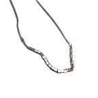 Collier moderne à pendentif géométrique