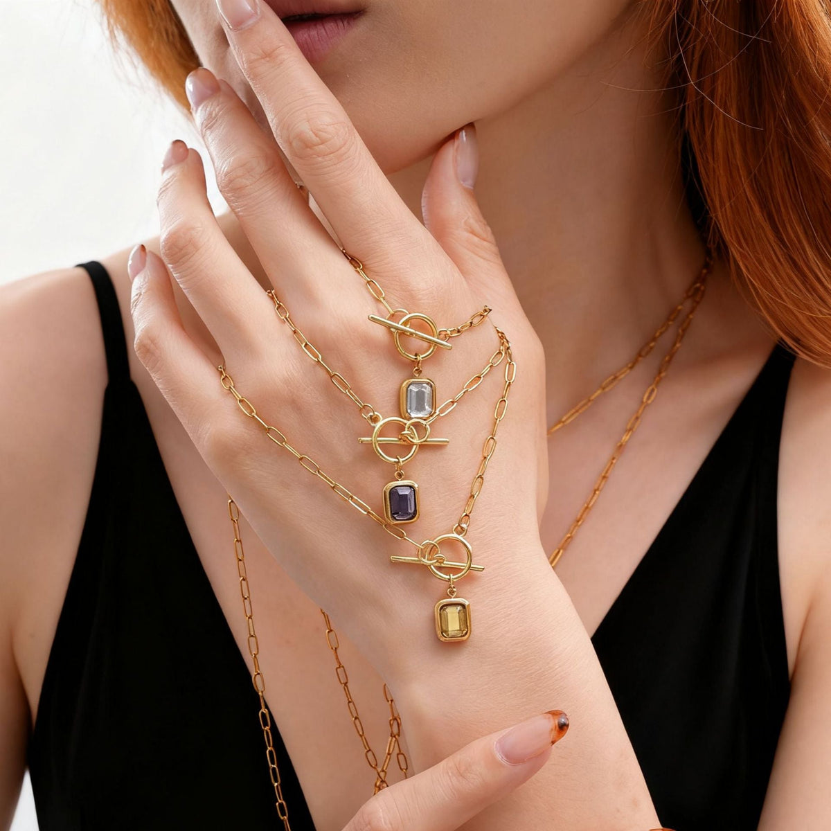 Collier tendance pour femme avec pendentifs colorés