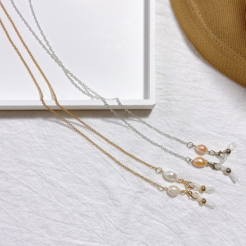 Chaîne porte-bijoux élégante avec perles et détails dorés