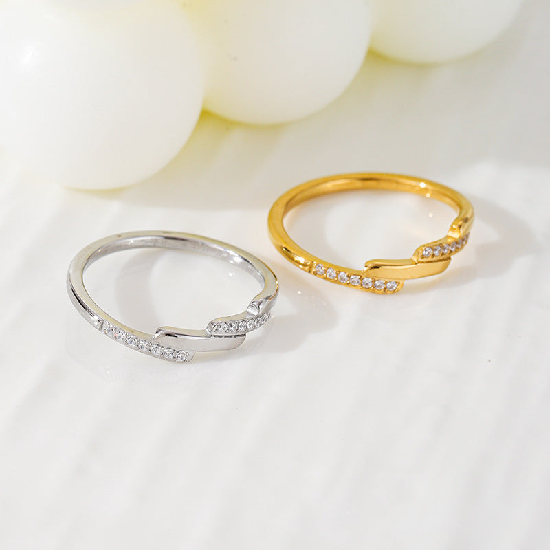 Bague créateur pour femme au design éclair moderne