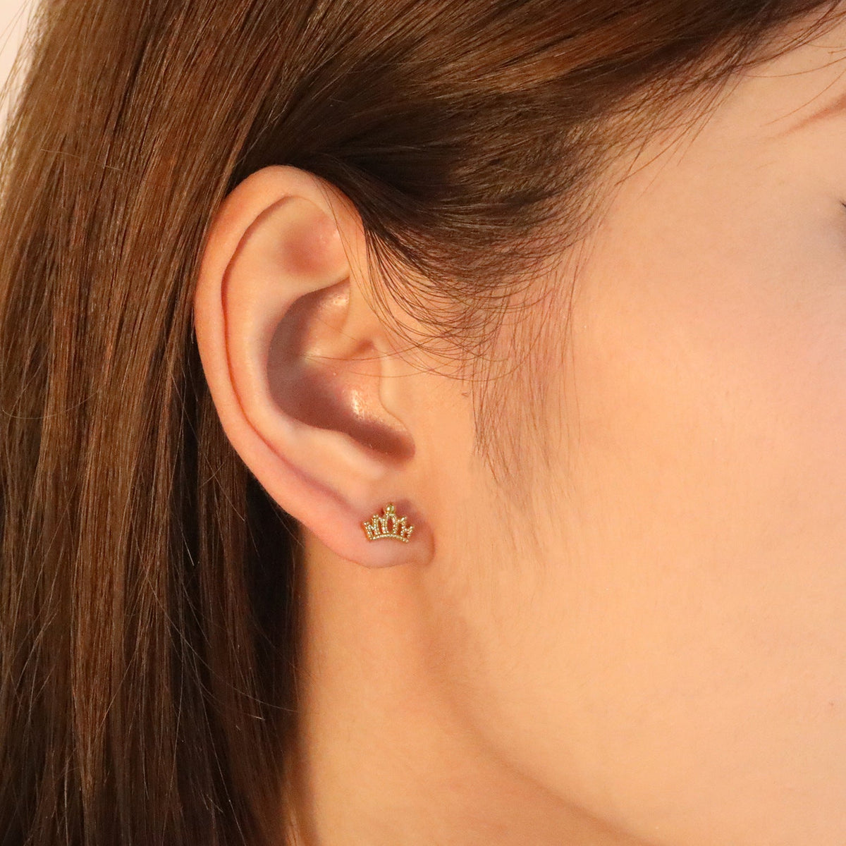 Clous d'oreilles pour femme motif couronne royale