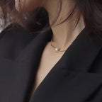 Collier pour femme avec perle et design minimaliste