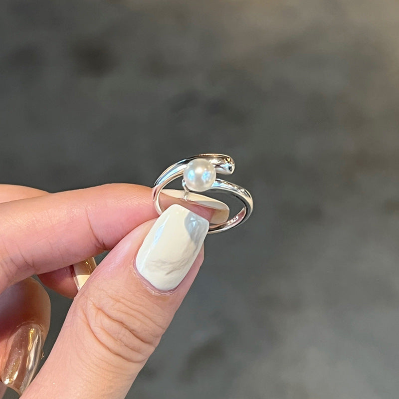 Bague perle élégante pour femme au design moderne