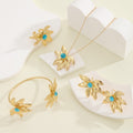 Schmuckset mit floralen Akzenten
