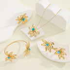 Schmuckset mit floralen Akzenten