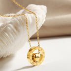Collier pour femme avec pendentif cercle et chiffres romains