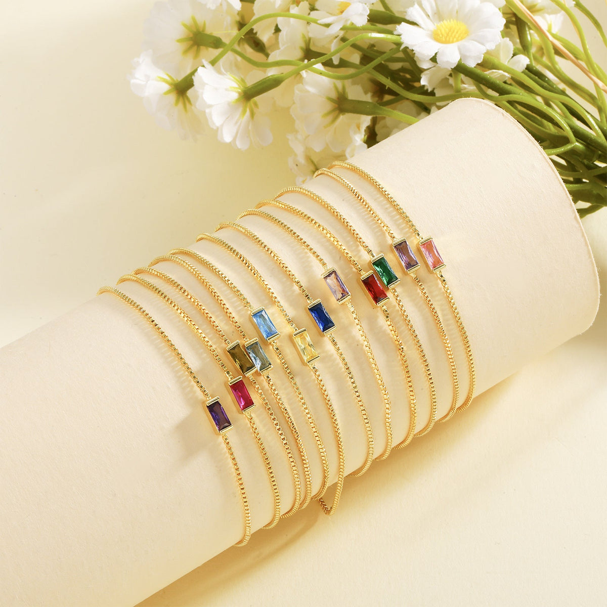 Bracelet délicat avec zircone rectangulaire et chaîne d'extension