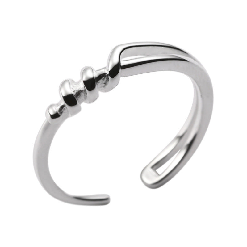Bague ouverte pour femme au design moderne et incurvé