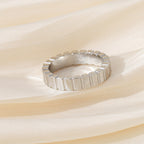 Bague pour femme au design à bords texturés