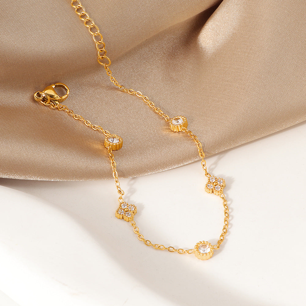 Bracelet de cheville délicat doré et réglable avec cristaux