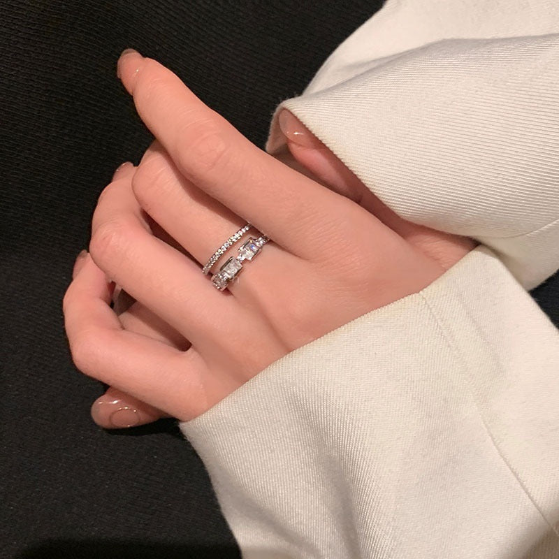 Bague ouverte pour femme avec zircons étincelants