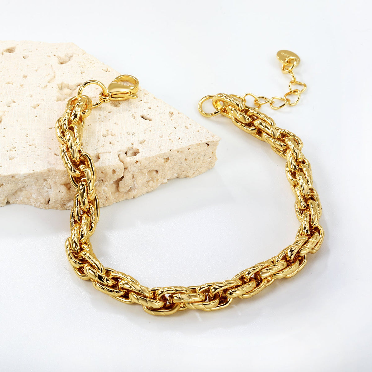 Bracelet pour femme en acier inoxydable plaqué or avec fermoir réglable