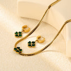 Parure de bijoux pour femme avec pendentif trèfle à quatre feuilles et boucles d'oreilles élégantes