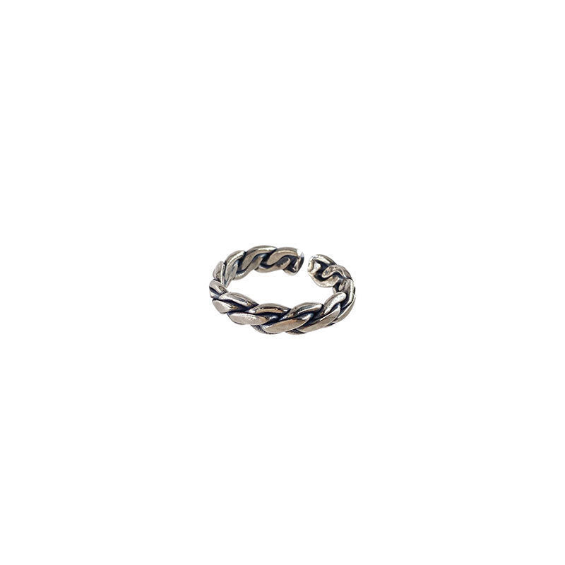 Bague élégante pour femme au design facetté