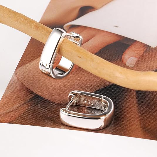 Boucles d'oreilles pour femme au design incurvé moderne