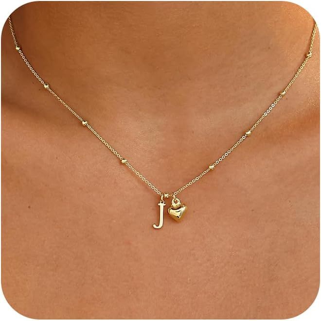 Collier prénom pour femme avec pendentif personnalisé et détails brillants