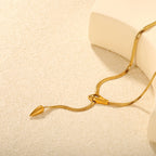 Collier pour femme avec pendentif anneau moderne et brillant en acier inoxydable