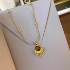 Collier avec pendentif rayon de soleil