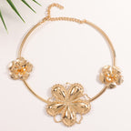 Collier pour femme au design moderne et sculptural