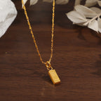 Collier élégant pour femme avec pendentifs minimalistes