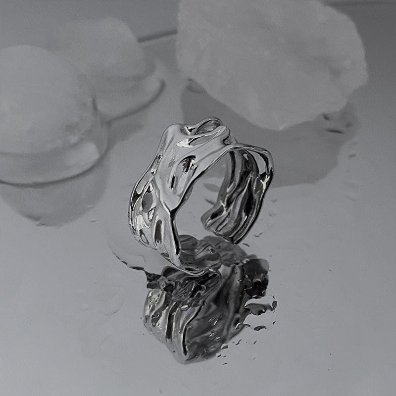Bague ouverte pour femme au design moderne et torsadé