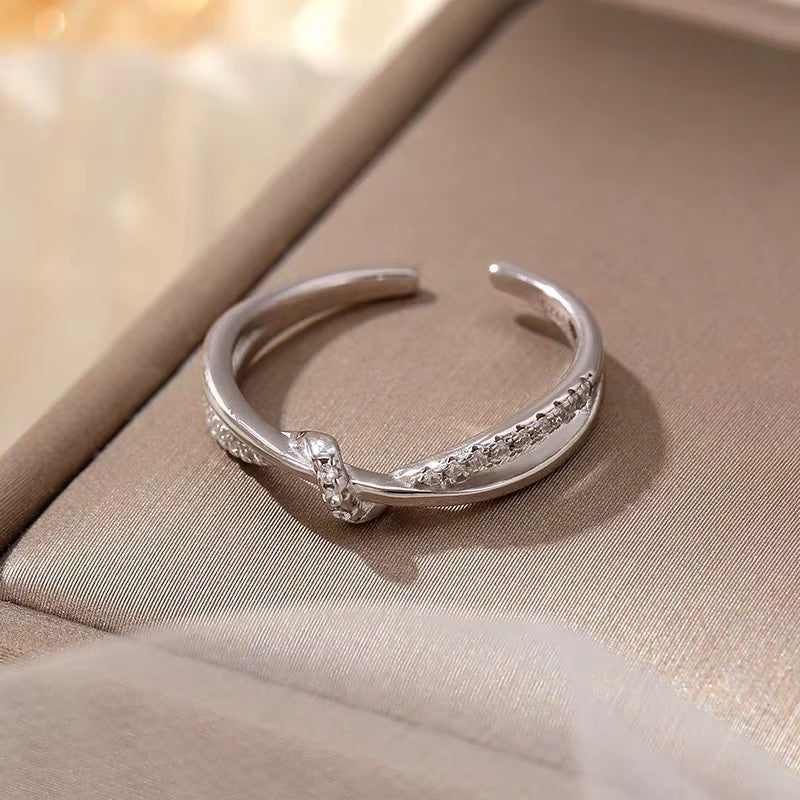 Bague ouverte pour femme avec détails vagues et zircone