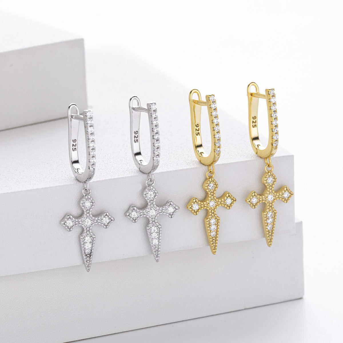 Boucles d'oreilles pendantes pour femme motif croix