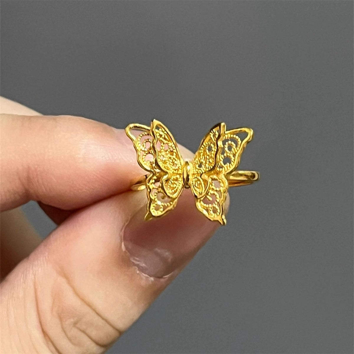 Bague papillon délicate pour femme avec détails fins