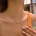 Collier pour femme avec pendentifs en cristal coloré
