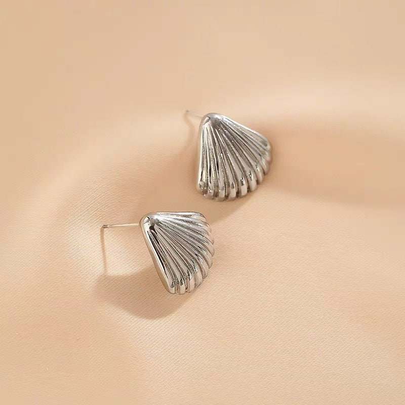 Boucles d'oreilles pendantes sculpturales inspirées des coquillages pour femme