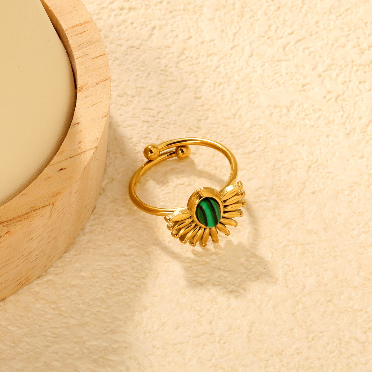 Bague pour femme avec malachite et finition dorée