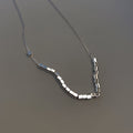 Collier moderne à pendentif géométrique