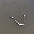 Collier moderne à pendentif géométrique