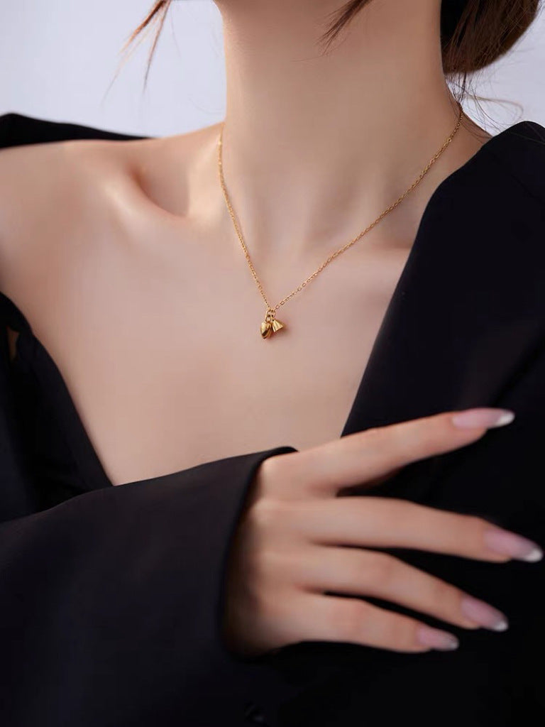 Collier pour femme avec pendentifs minimalistes modernes