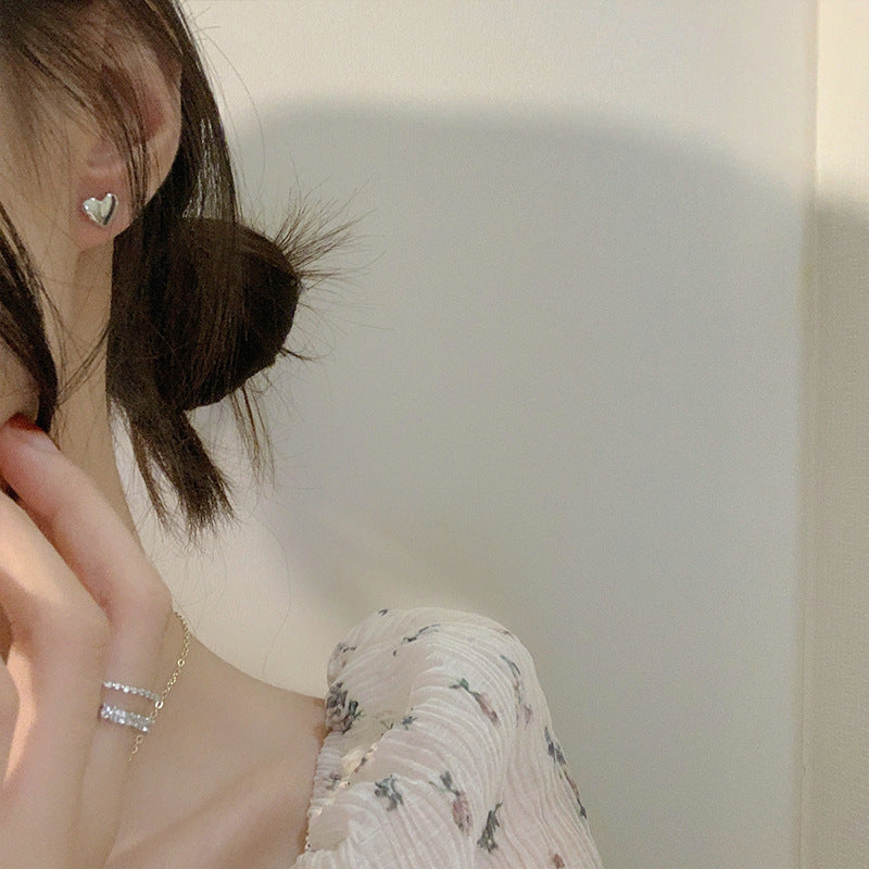 Boucles d'oreilles puces en forme de cœur dorées pour femme