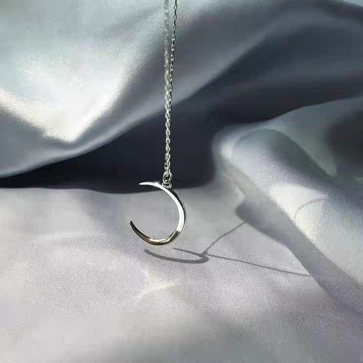 Collier pour femme avec pendentif lune