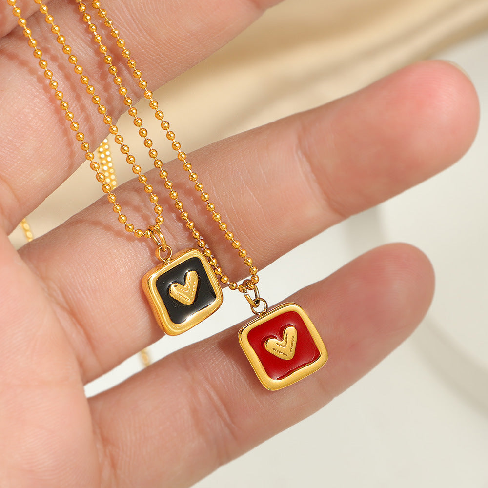 Collier pendentif carré pour femme avec motif cœur