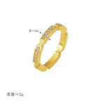 Bague fine pour femme avec détails en zircone
